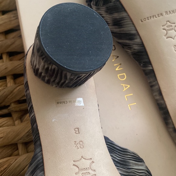 Only tired on once brand new Loeffler Randall open to sandals with cutest bow - Picture 9 of 12